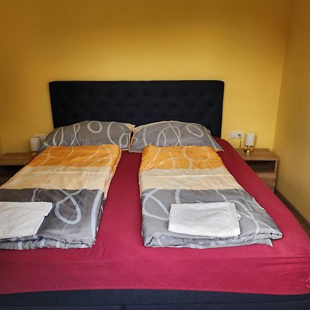 Villa Haus Yuphin Hart bei Graz Esterno foto